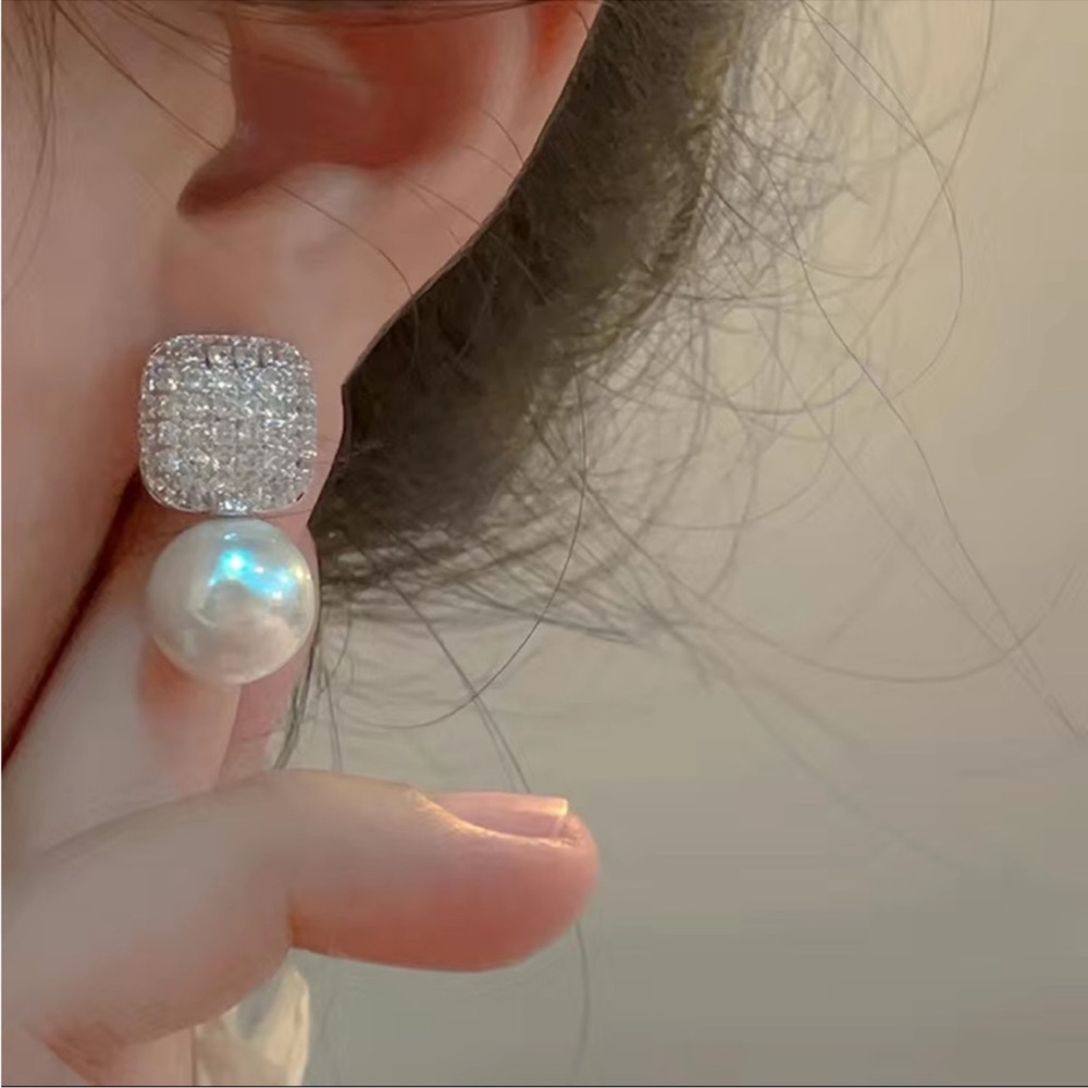 Elegant Silver and Pearl Earrings